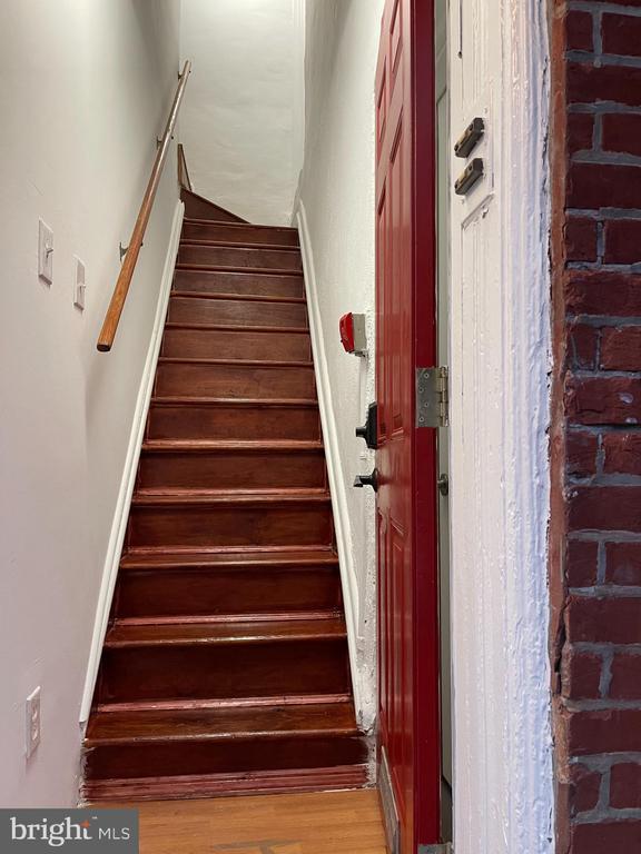 Building Photo - 613 S 8th St