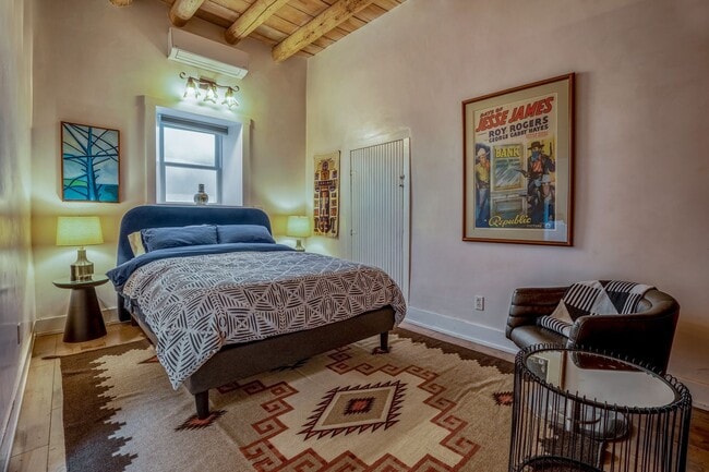 Building Photo - 573 W San Francisco St