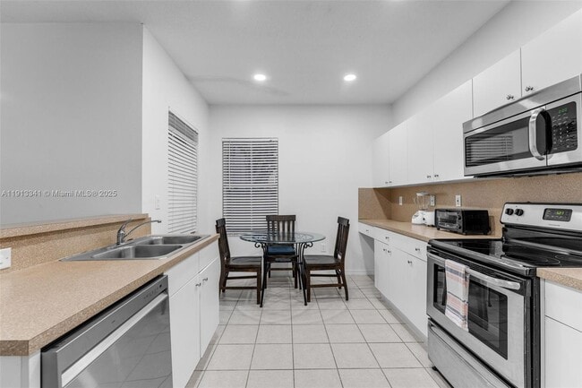 Building Photo - 3141 SW 154th Ct