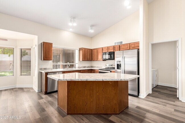 Building Photo - 1517 W Islandia Dr