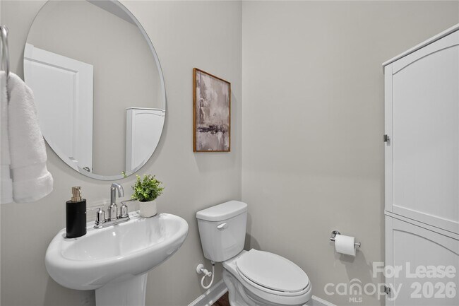 Building Photo - 314 Hyssop Ct