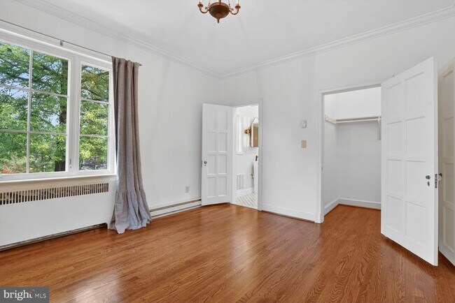 Building Photo - 5553 Little Falls Rd