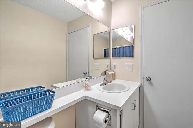 Building Photo - 18 Feiler Ct
