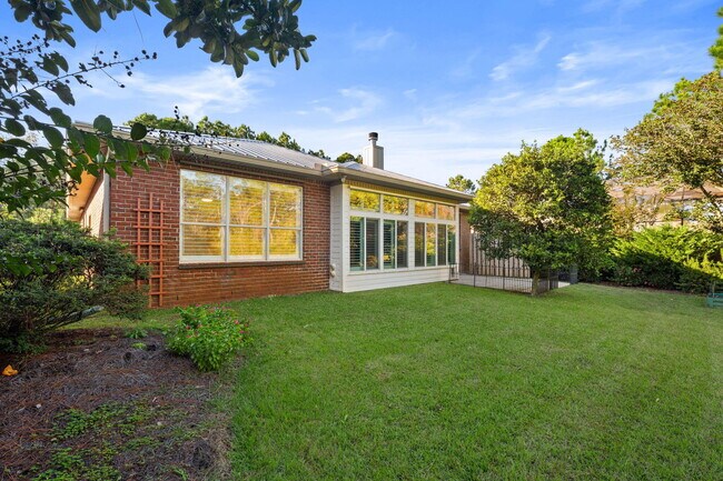 Building Photo - 255 Cll Escada