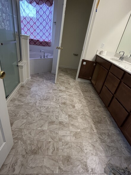 Luxury Master Bathroom with ZET - 216 Windmill View Dr