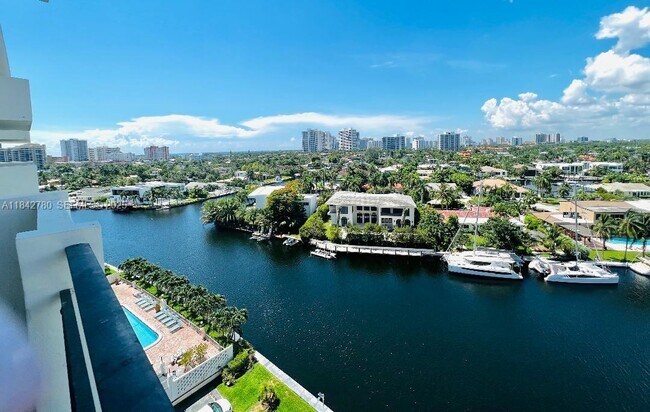 Building Photo - 401 Golden Isles Dr