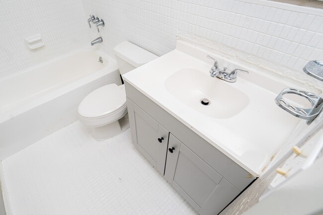 Building Photo - 150 Lady Susan Ct