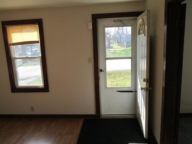 Living Room - 420 Pontiac St