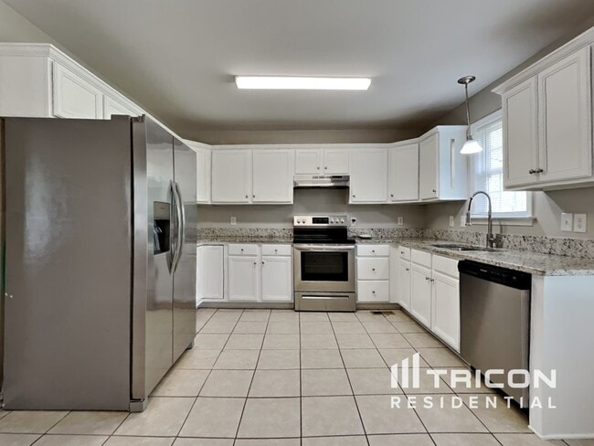 Building Photo - 3012 Brittany Dr