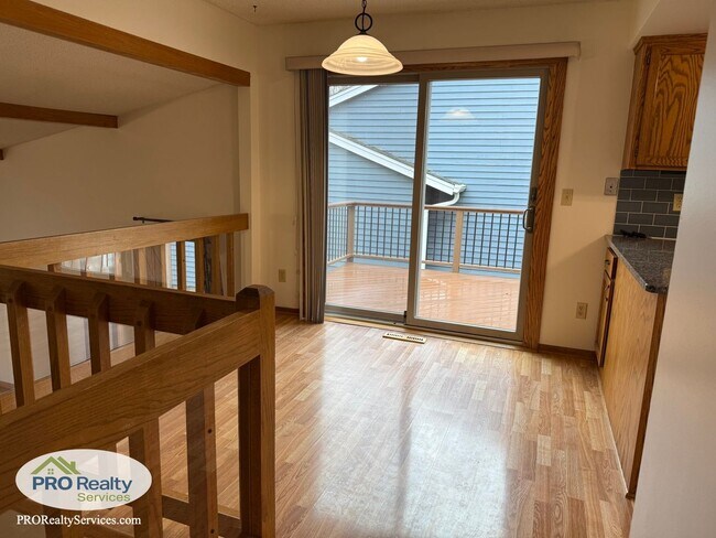 Building Photo - 3 Bedroom Home in Shoreview