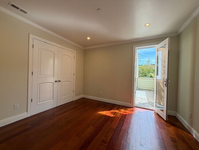 Building Photo - 261 Dolores St