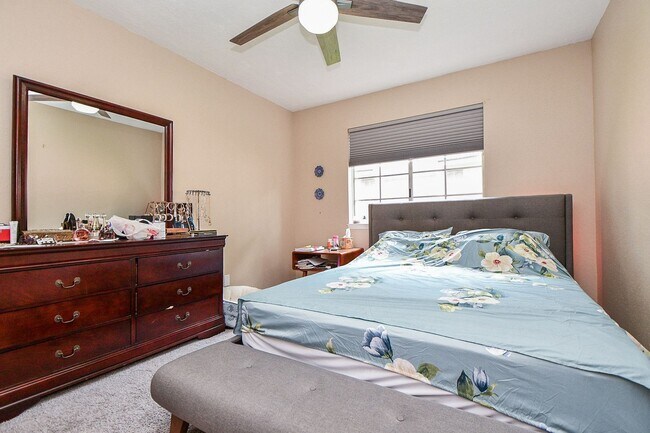Building Photo - 4 bedrooms home in the heart of Copperfield