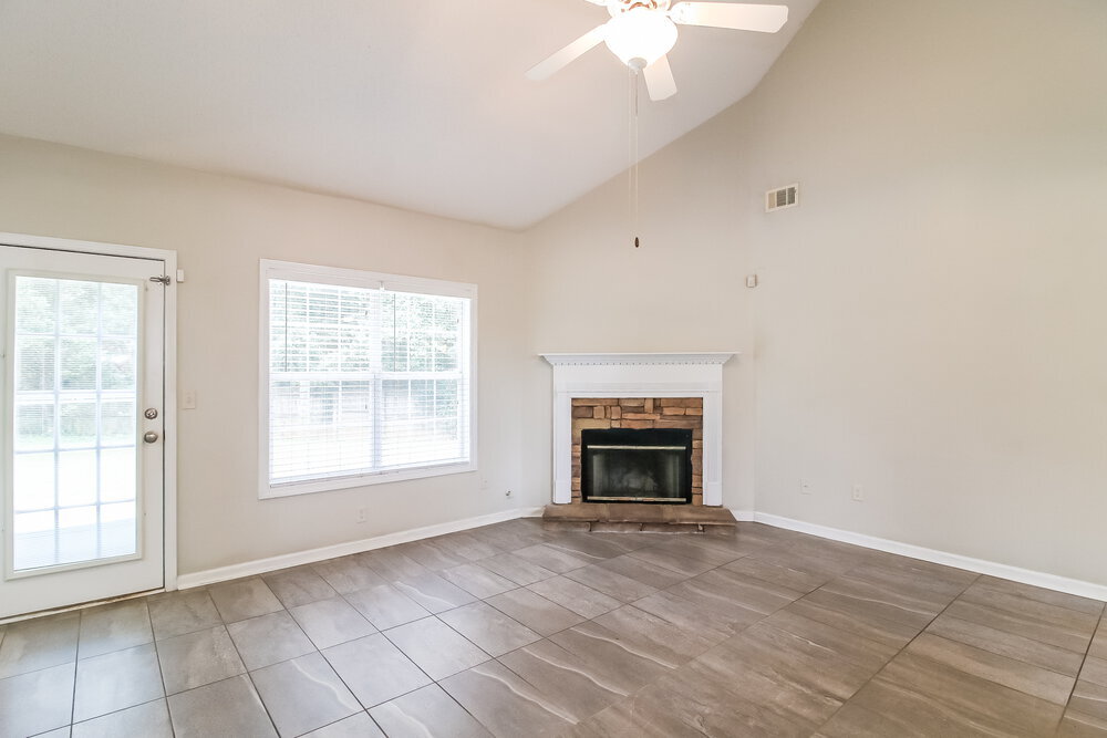 Building Photo - 1303 Vine Cir
