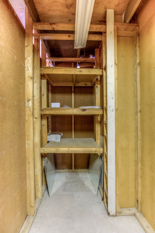Building Photo - 1422 S Moonflower Ln