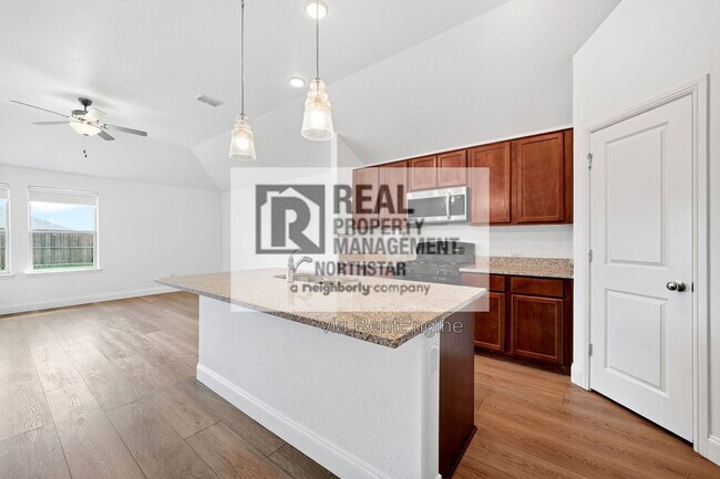 Building Photo - 1804 Huisache St