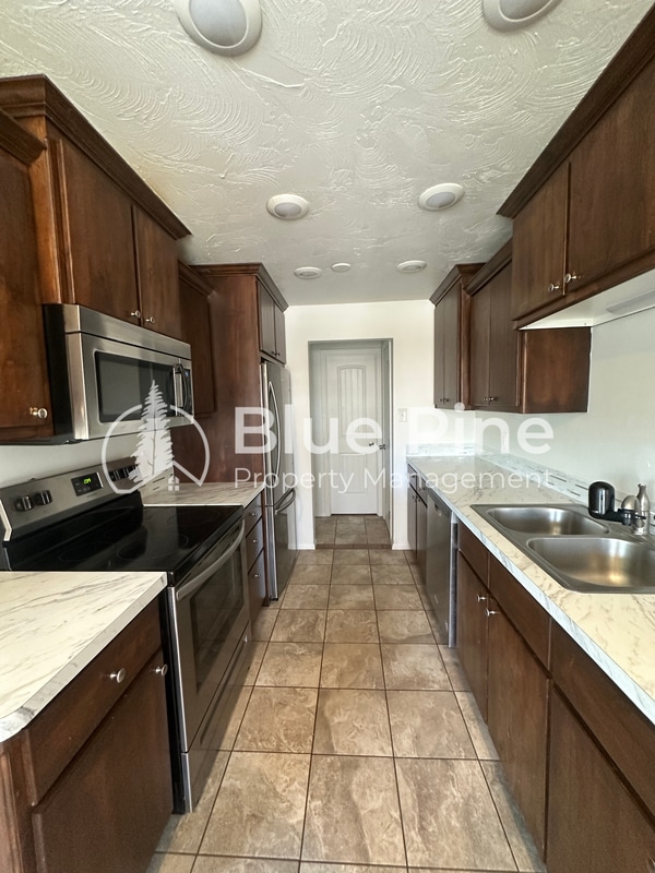 Building Photo - 577-577 Tendoy Dr