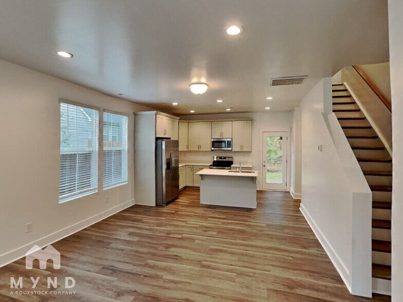 Building Photo - 3944 Cushman St