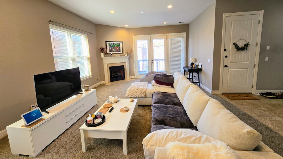 Living room - 6416 Cates Ave