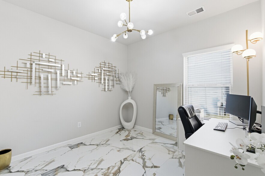 Building Photo - Room in House on Zoya Ct