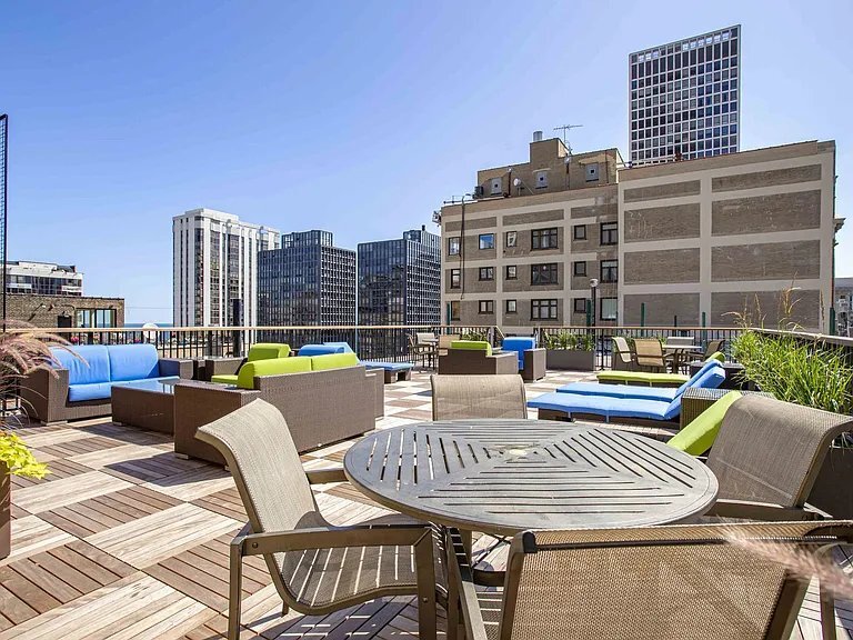 Building Photo - 208 E Chestnut St