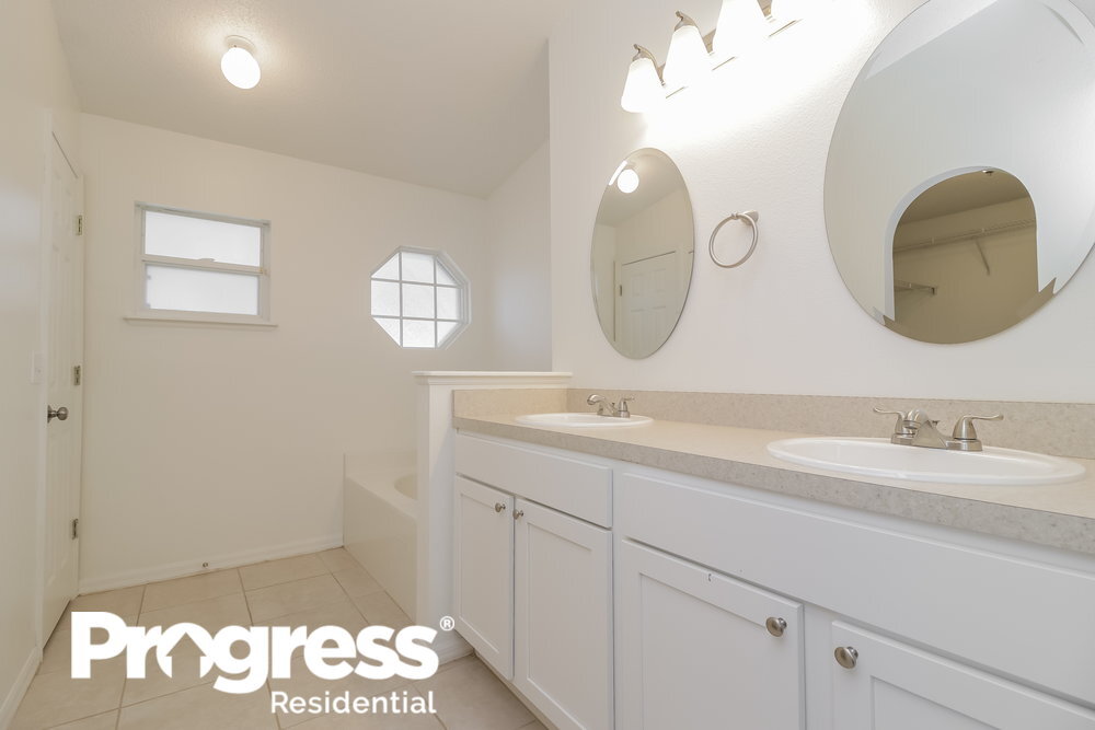 Building Photo - 12503 Woodbury Cove Dr