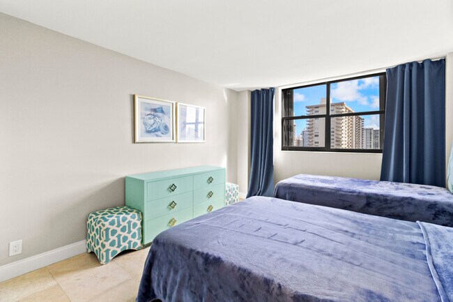 Building Photo - 290 174th St St