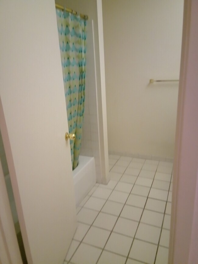 Building Photo - 1250 Formosa Dr