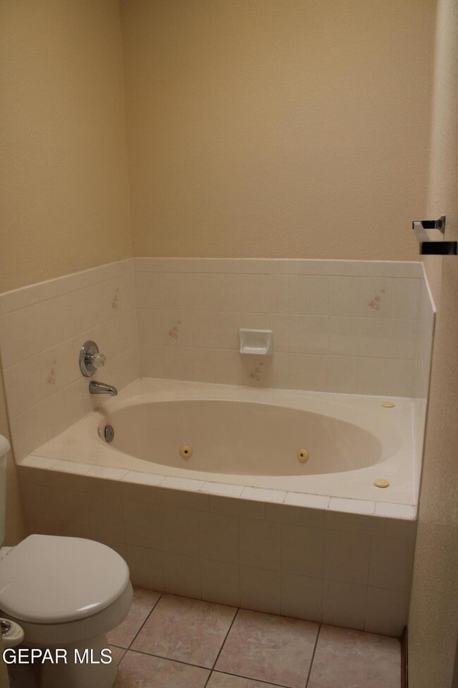Building Photo - 4113 Loma Rosada Dr