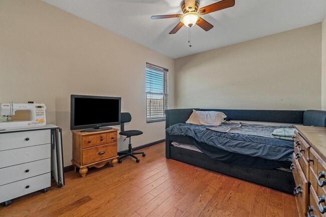 Building Photo - 120 Live Oak Ln