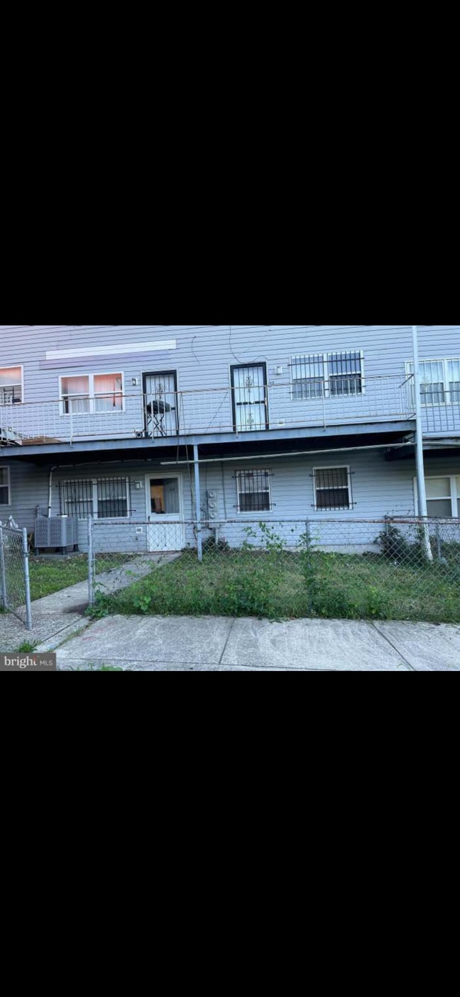 Building Photo - 1204 W