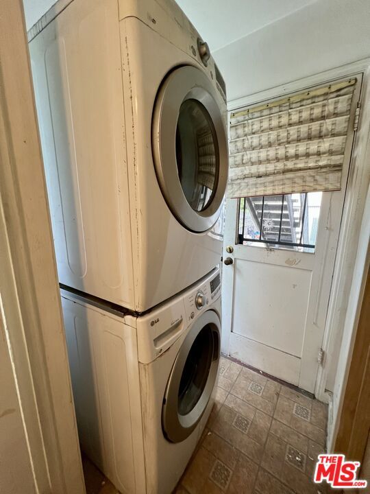 Building Photo - 1345 Masselin Ave