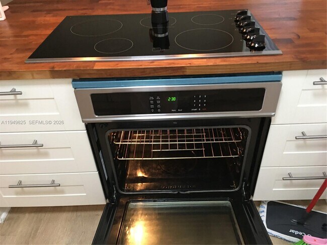 Building Photo - 661 SW 11th St