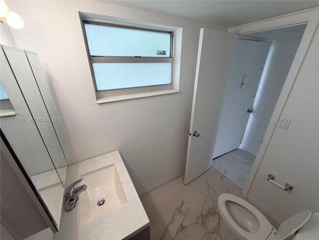 Building Photo - 36 Island Ave