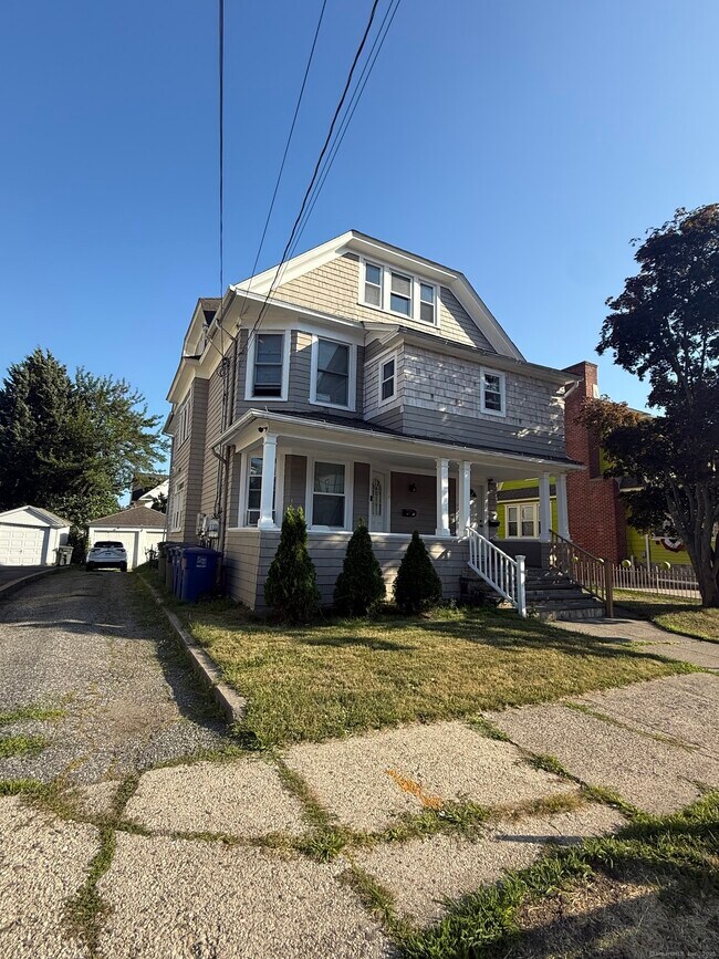 Primary Photo - 87 Manhattan Ave