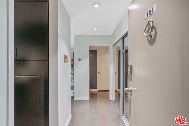 Building Photo - 8535 W Knl Dr