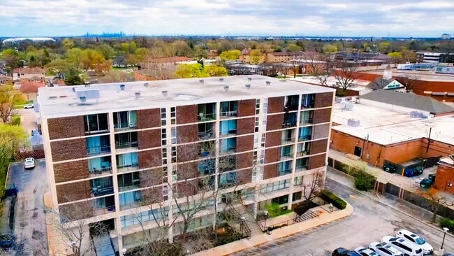 Building Photo - 1043 S York Rd