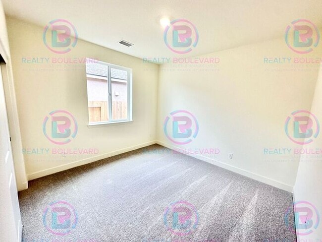 Building Photo - Modern Elegance in the Heart of Carson Cit...