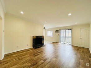 Building Photo - can334