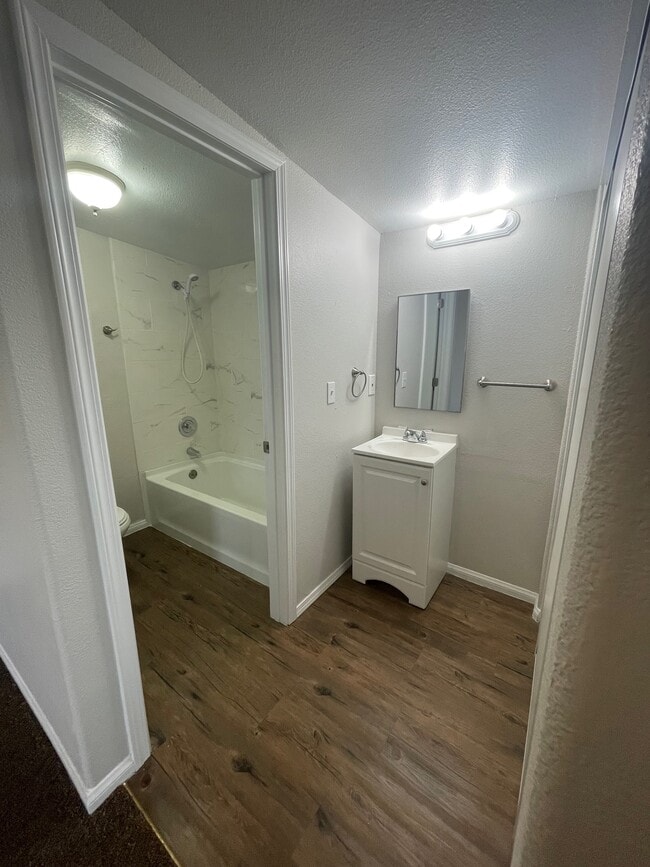 Building Photo - 410-412 S 7th St