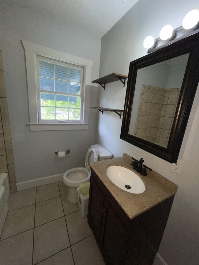 Building Photo - 310 Victory Dr