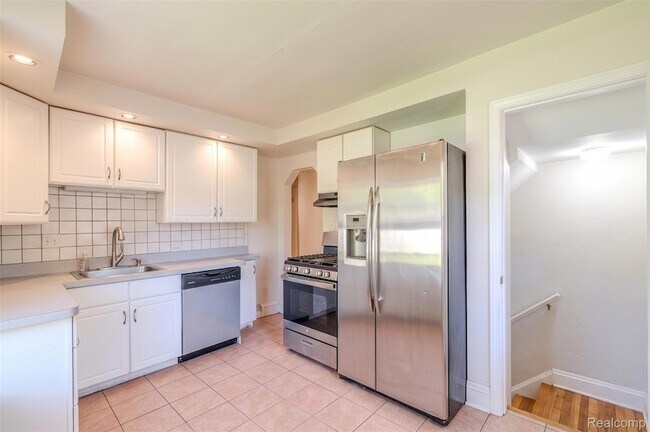 Building Photo - 3224 N Altadena Ave