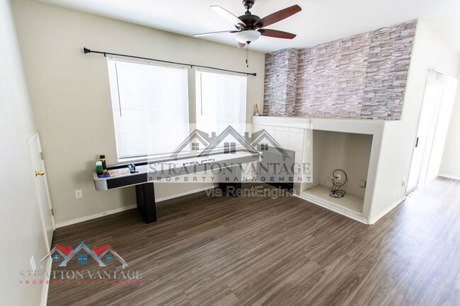 Building Photo - 2185 N Mosley Dr