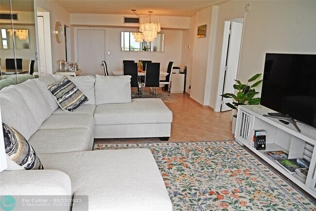 Building Photo - 525 N Ocean Blvd