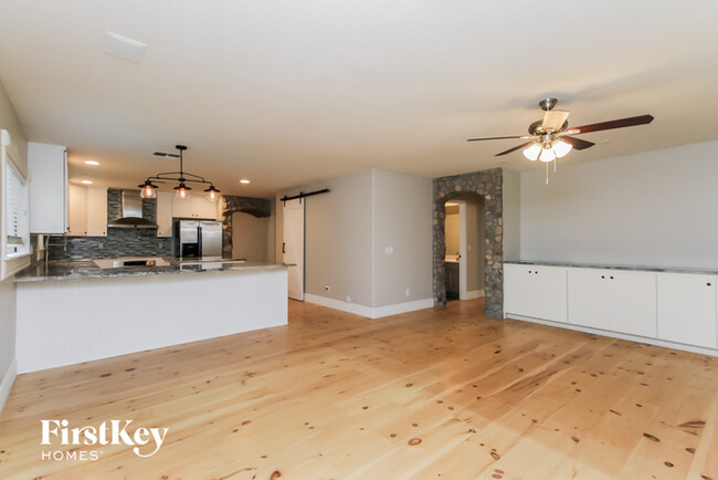 Building Photo - 39121 N Parisi Ln