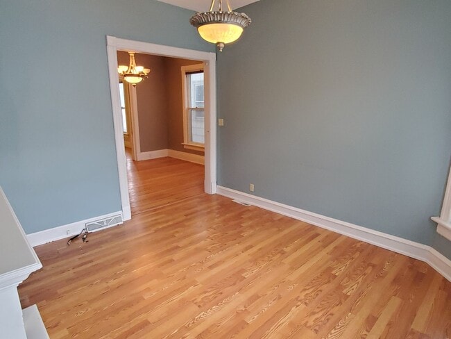 Building Photo - Historic eastside townhome