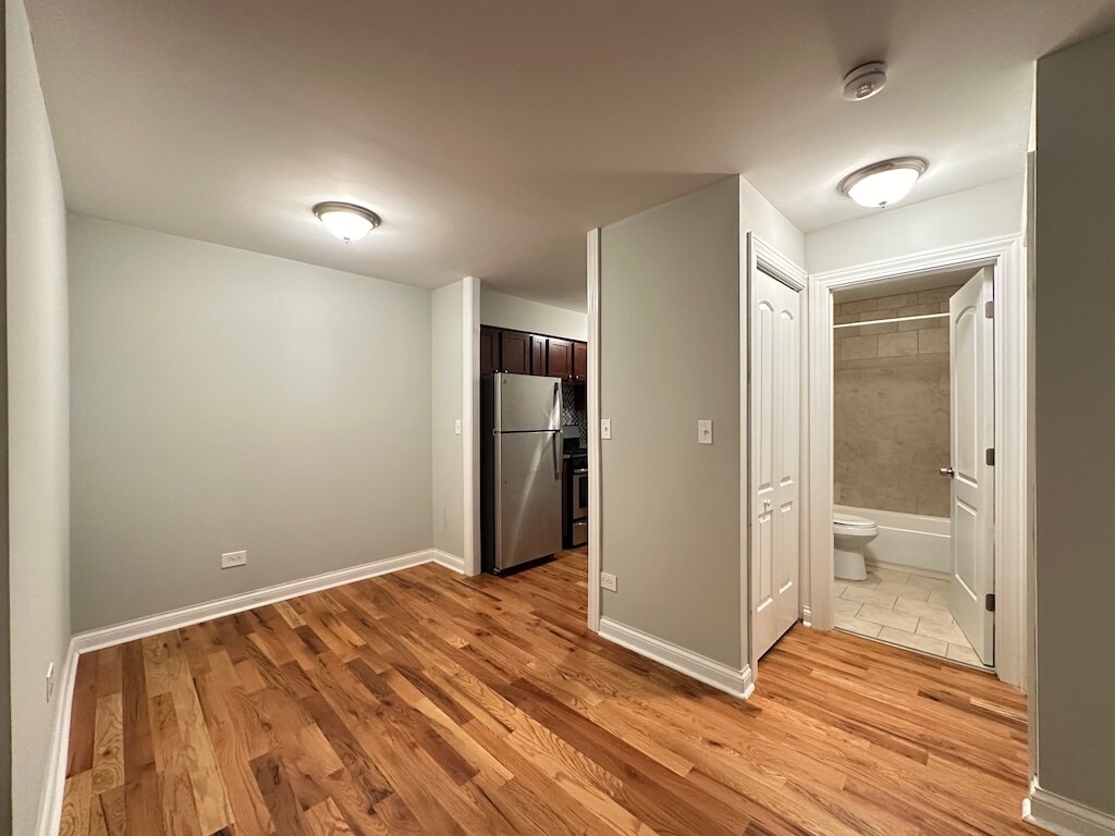 Building Photo - 701 Elm Pl