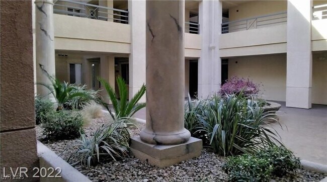 Primary Photo - 270 E Flamingo Rd