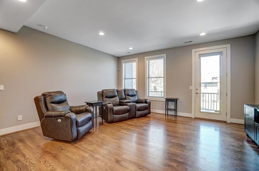 Building Photo - 440 Northern Ave