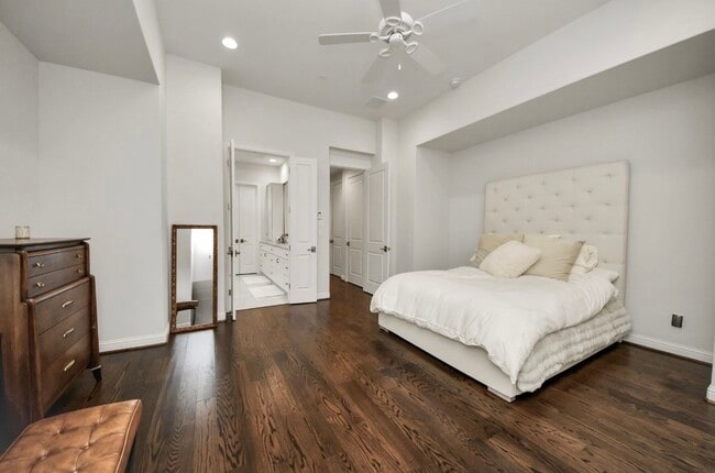 Building Photo - 15623 Broad St