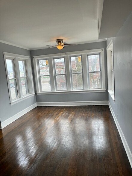 Building Photo - 1530 E 71st Pl